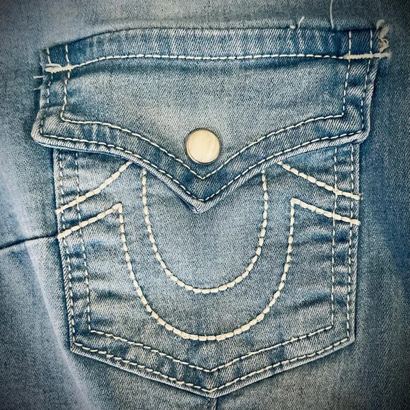 True Religion, Blue Denim, Boyfriend, Snap Closure Shirt. Size: M. Like New! - Picture 2 of 4